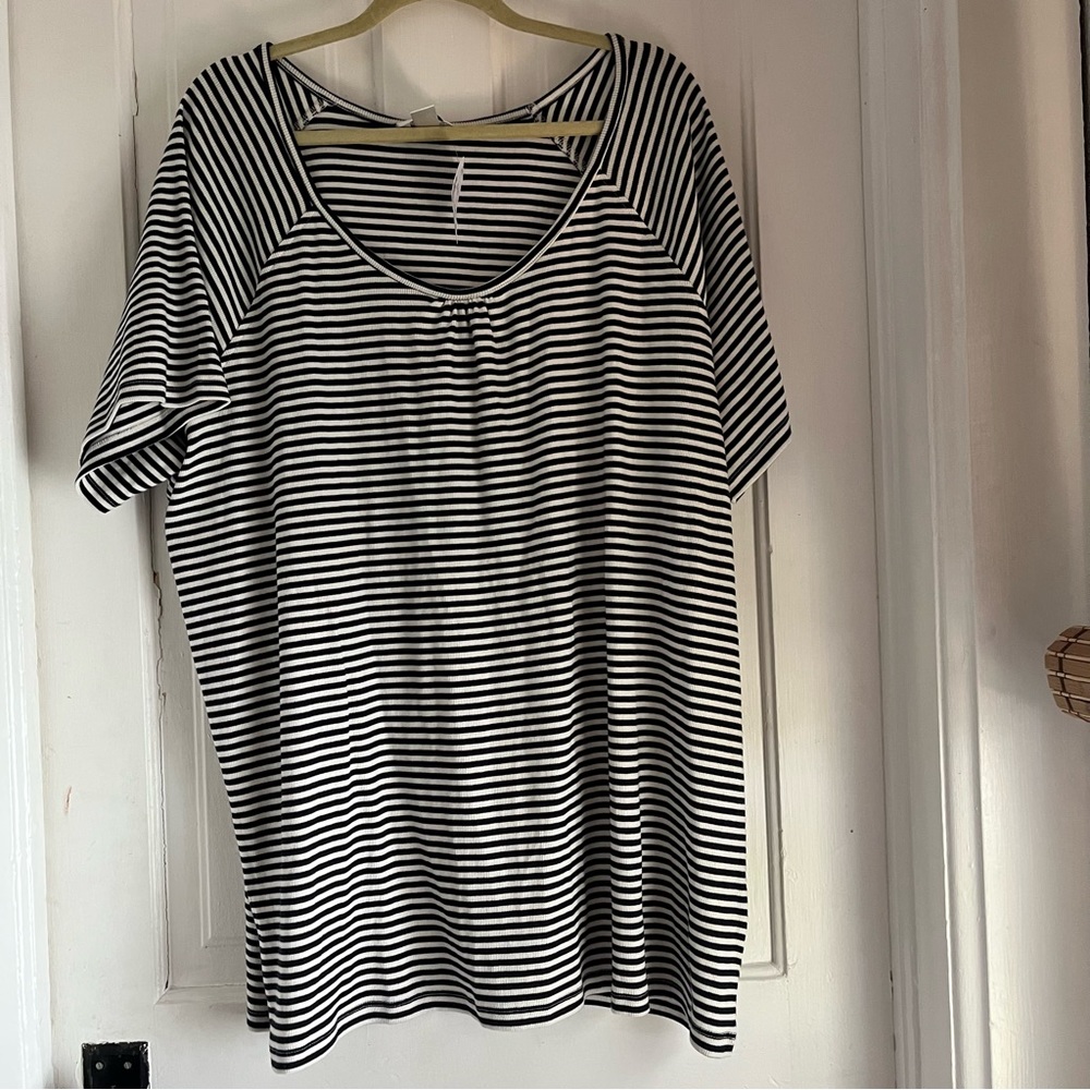 CJ Banks Outlet size 3X black and white striped top